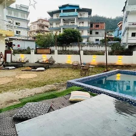 Shanti Hostel And Garden Cafe Rishīkesh Buitenkant foto