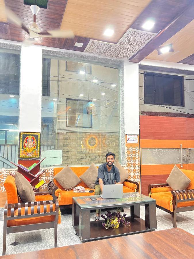 Shanti Hostel And Garden Cafe Rishīkesh Buitenkant foto