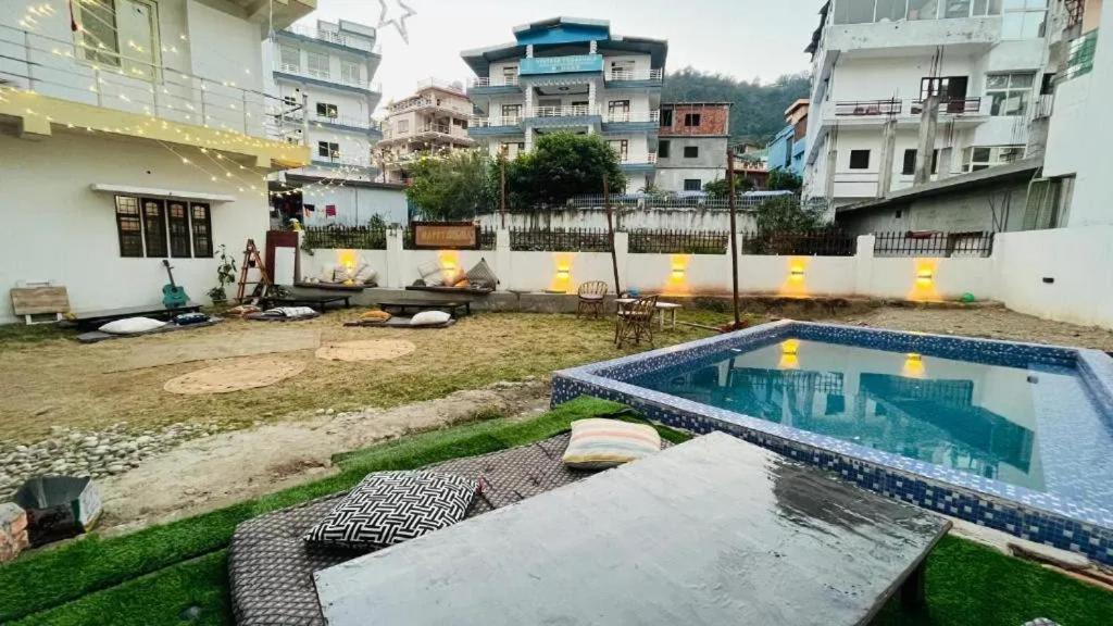 Shanti Hostel And Garden Cafe Rishīkesh Buitenkant foto